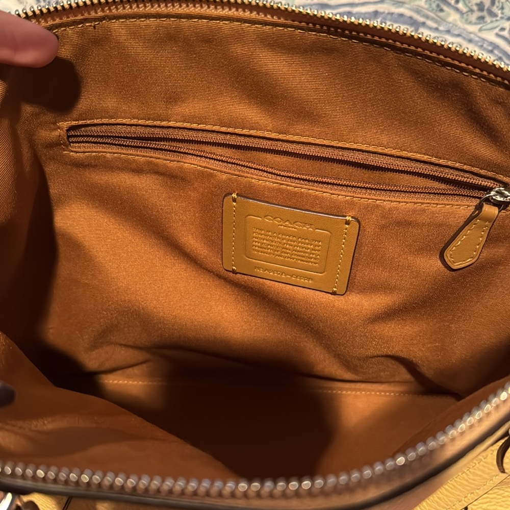 Brand new with out tags coach purse and wallet - Picture 4 of 6